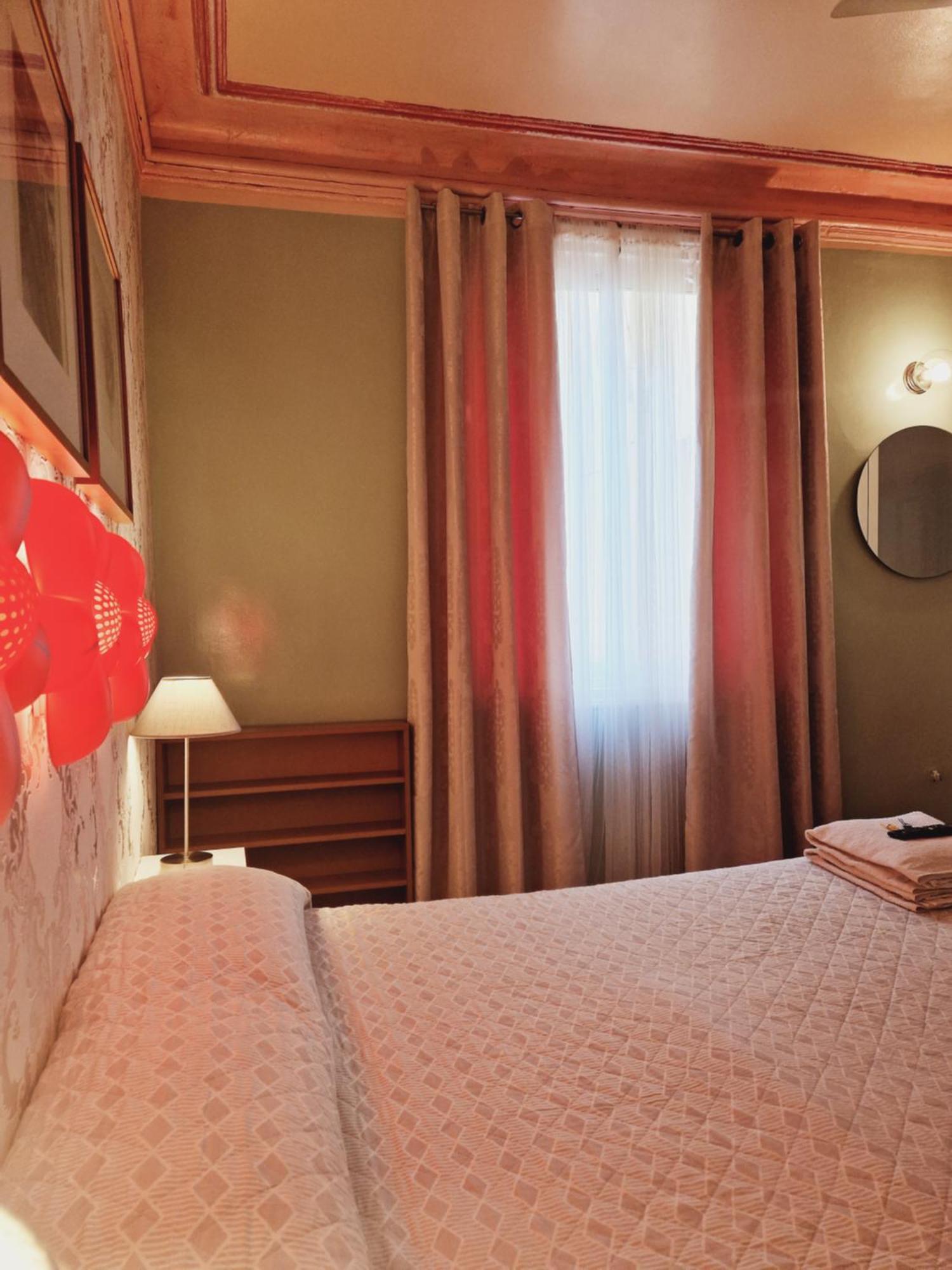 Casa De Huespedes Dolce Vita Madrid Eksteriør bilde